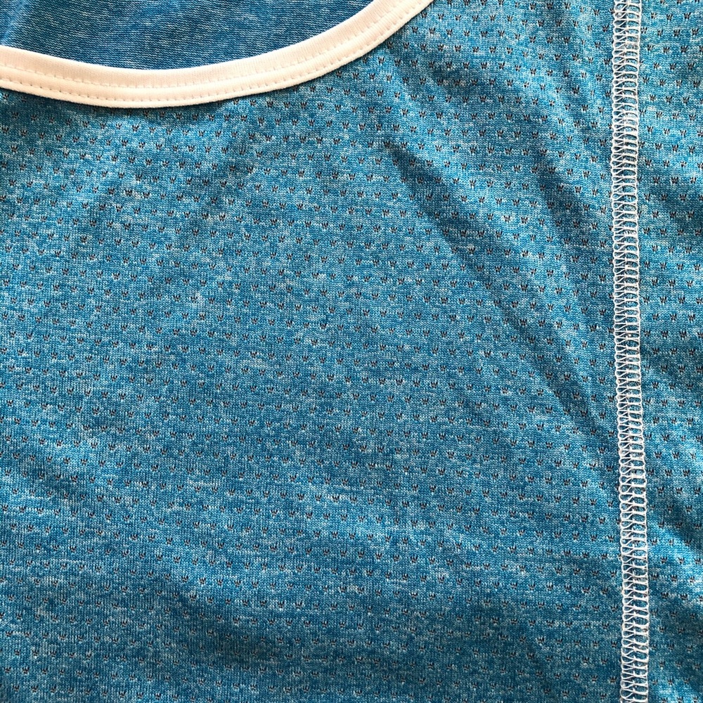 Workout tops - Picture 2 of 2